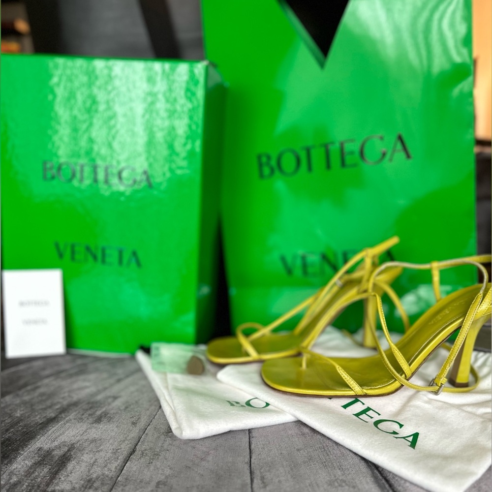 BOTTEGA VENETA • Sandal Pelle S. GOMMA Shiny Light Napa Lambskin Acid